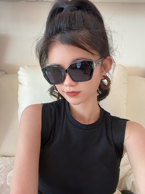 ルイヴィトンサングラス正面デザイン